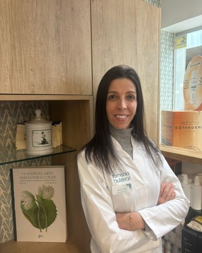 María Sevilla, farmacéutica adjunta. Responsable de dermofarmacia y salud capilar.