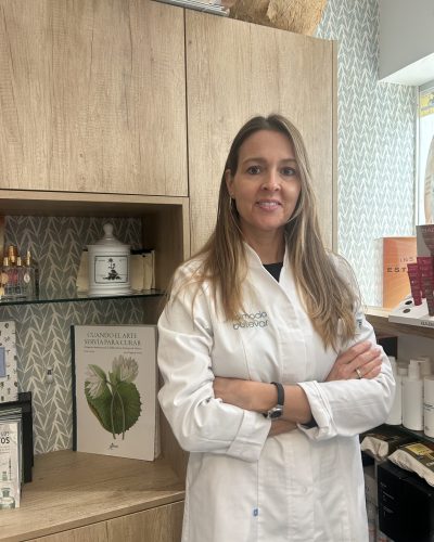 Tatiana Galán, farmacéutica adjunta. Responsable de fórmulas magistrales y vacunas